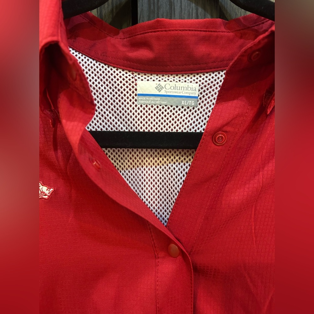 Columbia PFG: Red Razorbacks Long-Sleeve Button Up - Picture 2 of 3